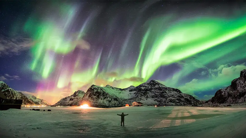 Aurora Boreal colore céu da Noruega no inverno – Voupranos